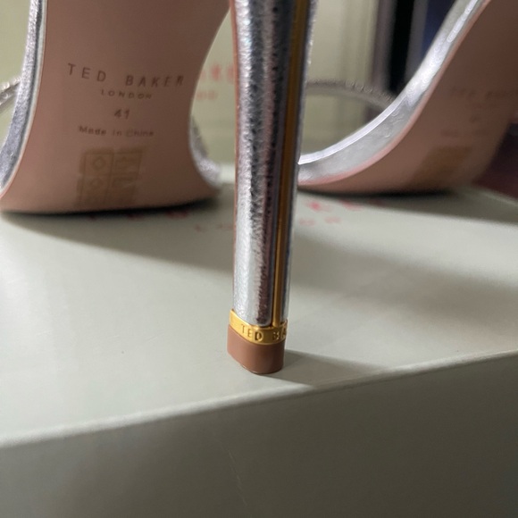 BNIB TED BAKER SILVER HEELS - Picture 3 of 8